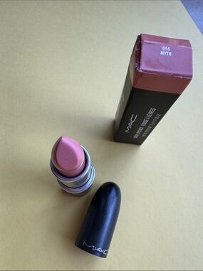 MAC Cosmetics Lipstick Myth (814) - Soft Pink